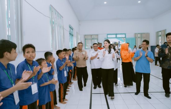 Gubernur Sherly Kunjungi Sekolah Rakyat di Ternate, Tekankan Disiplin dan Gizi Anak