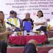 Wali Kota Tidore Dampingi Irine Serahkan PIP dan BSPS di Maitara