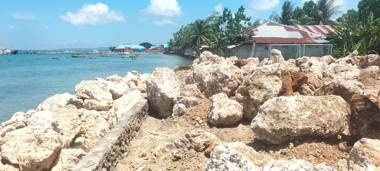 Material Proyek Talud Desa Yayasan || Foto: Maulud