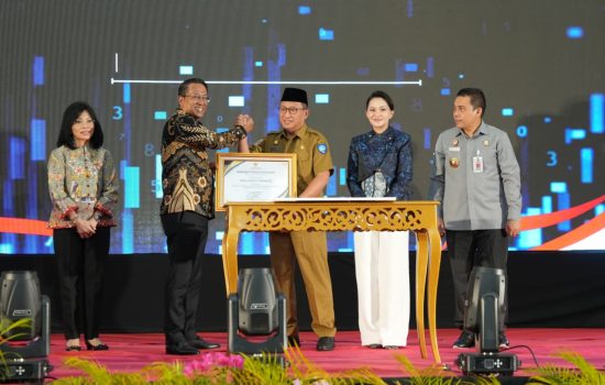 Wali Kota Ternate Terima Penghargaan Pembentukan Posbankum