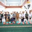 Wawali dan Sekda Ternate Kompak di Safari Ramadan Perdana, Serahkan Bansos ke Warga