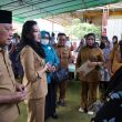 Hadir di Tengah Duka, Gubernur Sherly Serahkan Santunan dan Sampaikan Belasungkawa