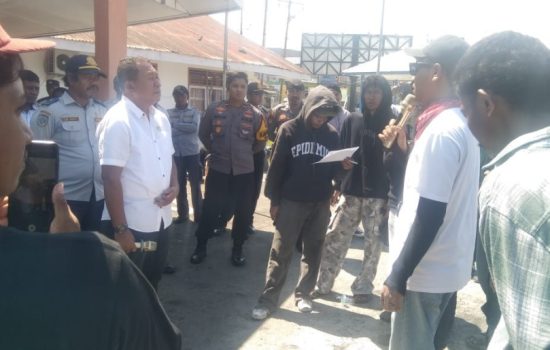 Mahasiswa Kasiruta Timur Halmahera Selatan Geruduk Dishub, Tuntut Solusi Transportasi Laut