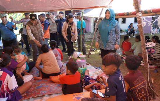 Wali Kota Ternate Antar Bantuan dan Beri Semangat Korban Gempa Batang Dua