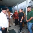 Sekda Ternate Turun Langsung Serahkan Bantuan untuk Korban Kebakaran