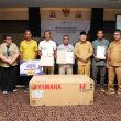 Wagub Sarbin Serahkan Mesin Kapal dan Legalitas Nelayan, Produktivitas Jadi Fokus