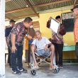 Program Ternate Sehat Berjalan, Warga Kampung Pisang Terima Bantuan Kursi Roda