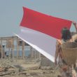 HUT RI di Kawasi Bikin Merinding, Merah Putih Berkibar di Tengah Reruntuhan