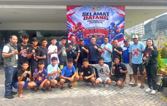 Nasri Abubakar Hadirkan Legenda Chris John, Siapkan Mental Juara Petinju Maluku Utara